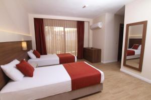 Postel nebo postele na pokoji v ubytování Sunway Club Otel