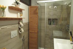 A bathroom at Sella Ronda Apartment Még 25 kép