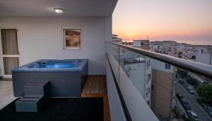 A balcony or terrace at Rethymno City View Apartment