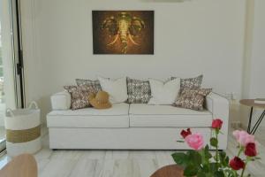 A seating area at Rethymno City View Apartment