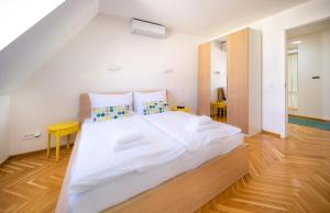 Fotografia z galérie ubytovania Luxurious Woodrow Wilson apt in Prague centre v Prahe