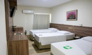 Un pat sau paturi într-o cameră la Hotel Vale Verde