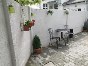 a patio with a table and chairs and plants at Maison 33 in Bucharest