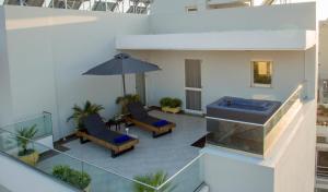 The swimming pool at or close to Rethymno City View Apartment