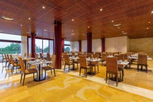 Restaurace v ubytování Exe Layos Golf
