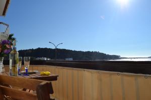 a table with wine glasses and a view of the beach at Apartamento Foz do Rio Minho in Caminha