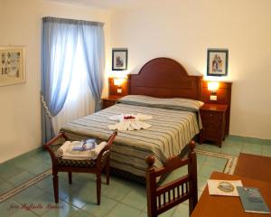 Postel nebo postele na pokoji v ubytování Hotel Isolabella + 37 fotografií