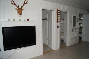 a living room with a flat screen tv on a wall at Brostigen 5, Vemdalsskalet in Vemdalen