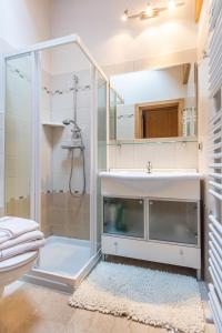 Koupelna v ubytování Holiday Apartments Val Moena