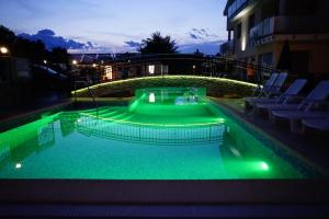 Basen w obiekcie Funtana Appartements an der 1 Reihe vom Meer lub w pobliżu