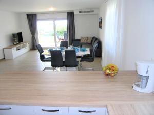 Kuchyňa alebo kuchynka v ubytovaní Apartmani Krajinovic