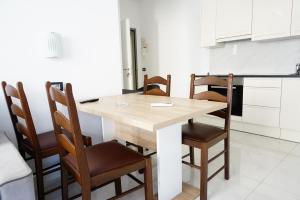 Kuchnia lub aneks kuchenny w obiekcie Funtana Appartements an der 1 Reihe vom Meer