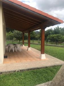 Vonkajšia záhrada v ubytovaní Casa individual barrio las escuelas
