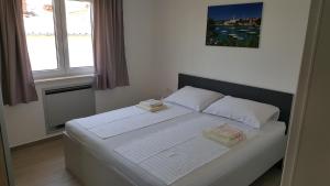Posteľ alebo postele v izbe v ubytovaní Apartmani Krajinovic
