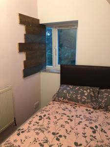 Postel nebo postele na pokoji v ubytování Treetops flat2 Hall Green B28 + 17 fotografií