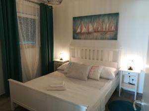 Łóżko lub łóżka w pokoju w obiekcie Apartment ANTONELLA
