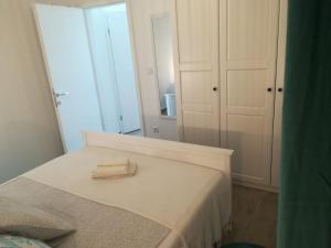 Łóżko lub łóżka w pokoju w obiekcie Apartment ANTONELLA