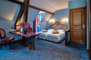 Postel nebo postele na pokoji v ubytování Hôtel Sainte Foy