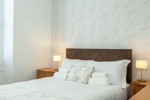 Carlton 2 a large modern Keswick appt with parking客房内的一张或多张床位