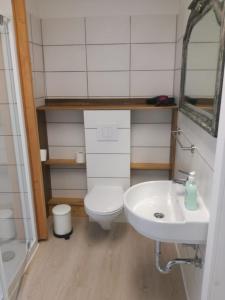 Ein Badezimmer in der Unterkunft Mosel View Old Town Apartments