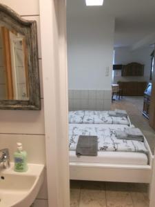 Ein Bett oder Betten in einem Zimmer der Unterkunft Mosel View Old Town Apartments
