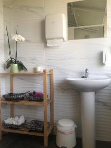 A bathroom at Jacob's Hotel TUI Még 37 kép