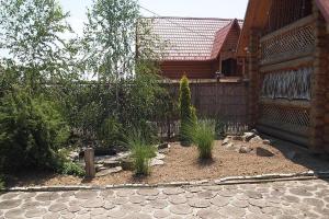 a garden in front of a house with a fence at "У вуйка" in Uzhhorod