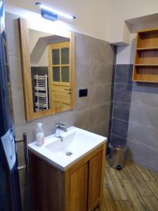 Vannas istaba naktsmītnē Mur 4 - Apartament z patio