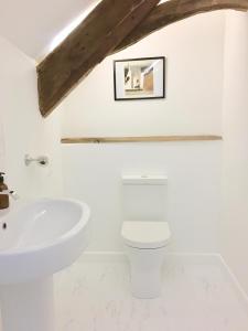 Phòng tắm tại The Attic Apartment, Quay Street Studios Cardigan