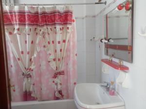 Koupelna v ubytování Miramare Hotel + 50 fotografií