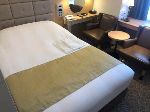 Postel nebo postele na pokoji v ubytování Kobe Luminous Hotel Sannomiya