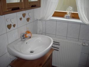 Ένα μπάνιο στο Ferienwohnung Klatt_Gallus +13 φωτογραφίες