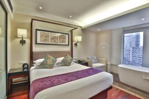 Postel nebo postele na pokoji v ubytování SSAW Boutique Hotel Shanghai Hongkou
