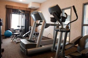 Fitness centrum a/nebo fitness zařízení v ubytování Paradise Inn and Suites