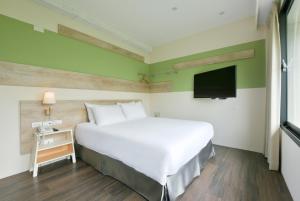 Un televizor și/sau centru de divertisment la Hotel Kuei