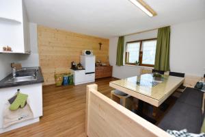 A kitchen or kitchenette at Mottnerhof