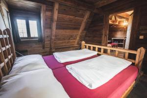 Postel nebo postele na pokoji v ubytování Dračí tvrz