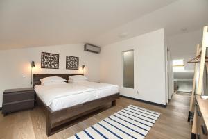 Кровать или кровати в номере Kolkovna 5 Penthouse