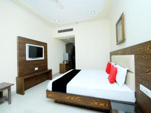 a bedroom with a bed and a tv in it at Hotel Sanjog International in Amritsar