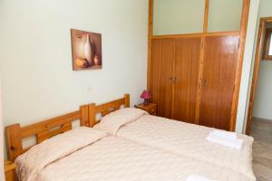 Postel nebo postele na pokoji v ubytování Ancient Assini Apartments