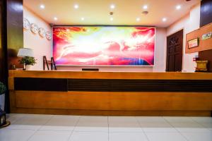 a large screen on the wall of a waiting room at OYO 236 Hotel Edmundo in Pototan