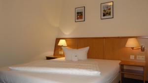 Ліжко або ліжка в номері Hotel "Zur Post"