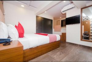 Postel nebo postele na pokoji v ubytování Hotel Arma Residency