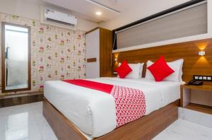 Postel nebo postele na pokoji v ubytování Hotel Arma Residency