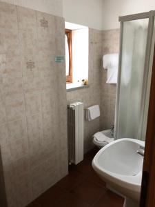 Koupelna v ubytování Hotel Chalet Joli