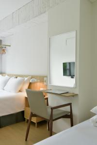 Un pat sau paturi într-o cameră la Hotel Kuei