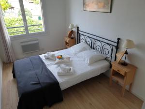 a bedroom with a bed with towels on it at Le mimosa in Cassis