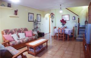 Area tempat duduk di Beautiful Home In Santa Pola With Outdoor Swimming Pool