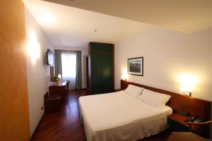 Postel nebo postele na pokoji v ubytování Grande Albergo Maugeri