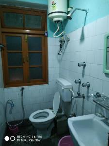 Ett badrum på Ditto Room Heritage Hotel, Gangtok